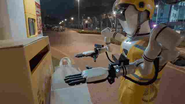 CES 2026：速腾聚创展出机器人“配送小哥”，现场演示打包拆包