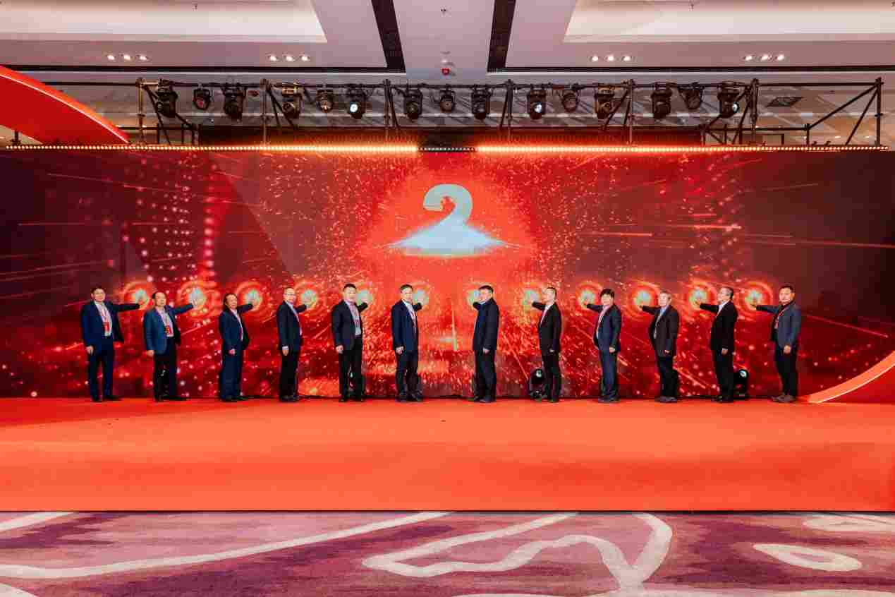 士兰微电子迎来双线里程碑：8英寸碳化硅产线通线，12英寸高端模拟芯片产线同步开工