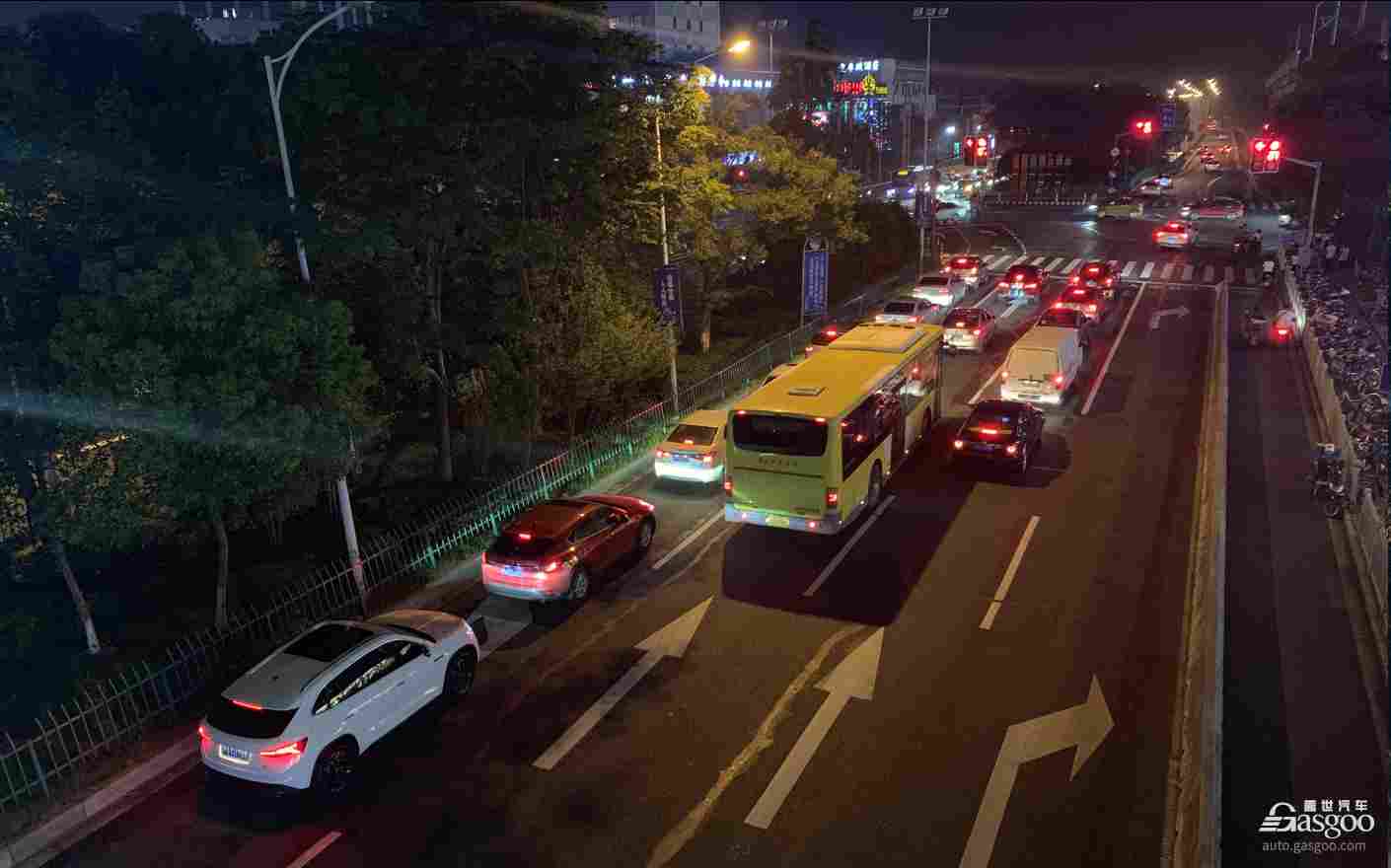 逸年有话：“苟住”的汽车人，出路在哪里？