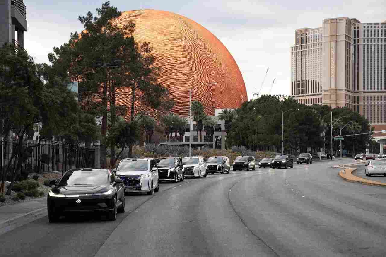 贾跃亭又有新动作！FF机器人首秀，还带来全新汽车经销模式