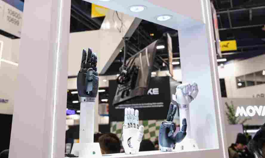 人形机器人分工革命，智元“临界点”是开端吗？