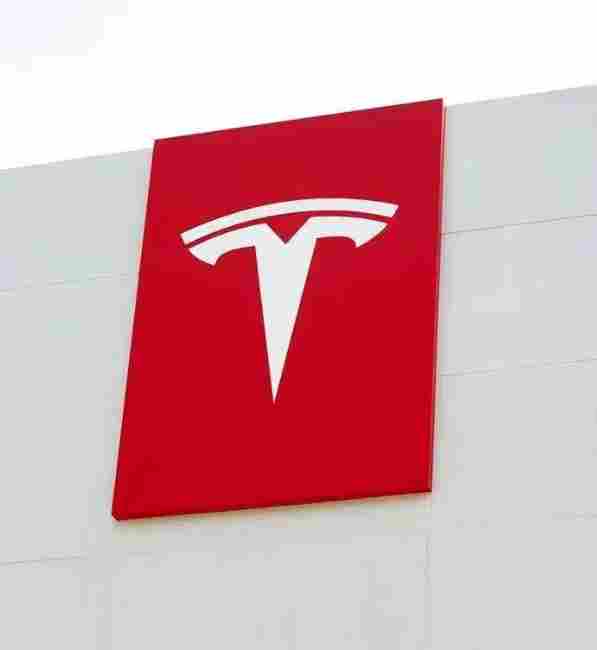 特斯拉Robotaxi事故率为人类9倍